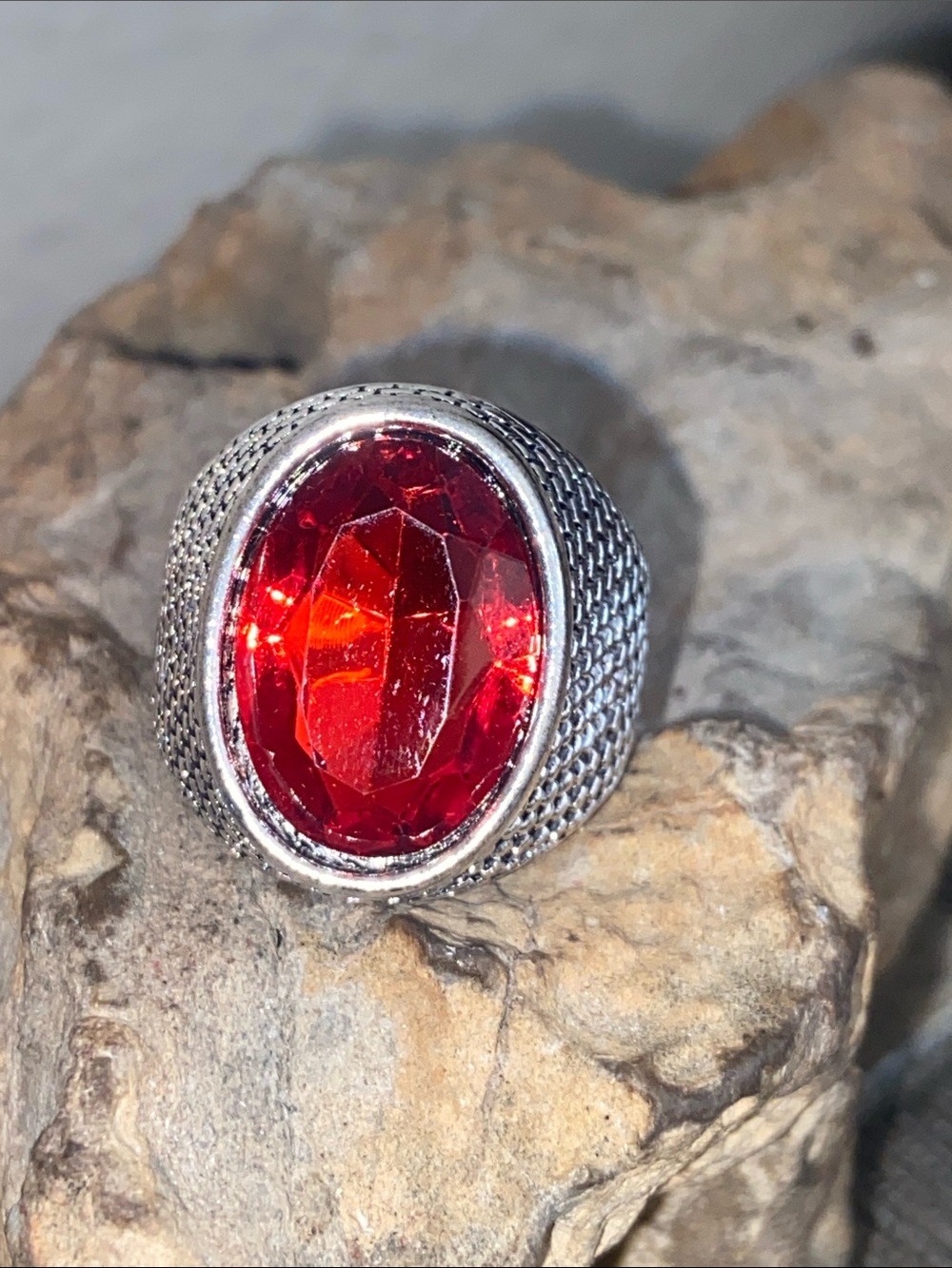 5/$10❤️❤️❤️NEW Bold Red Acrylic Gem Oval Cocktail Ring